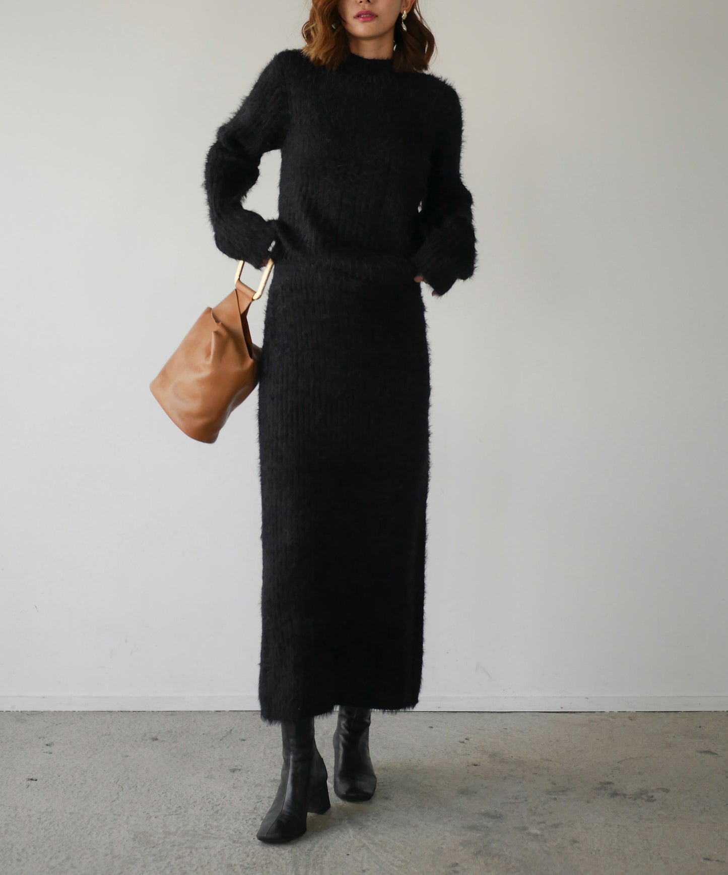 モデルサイズ:160cm B84 W61 H84 / 着用:ブラック