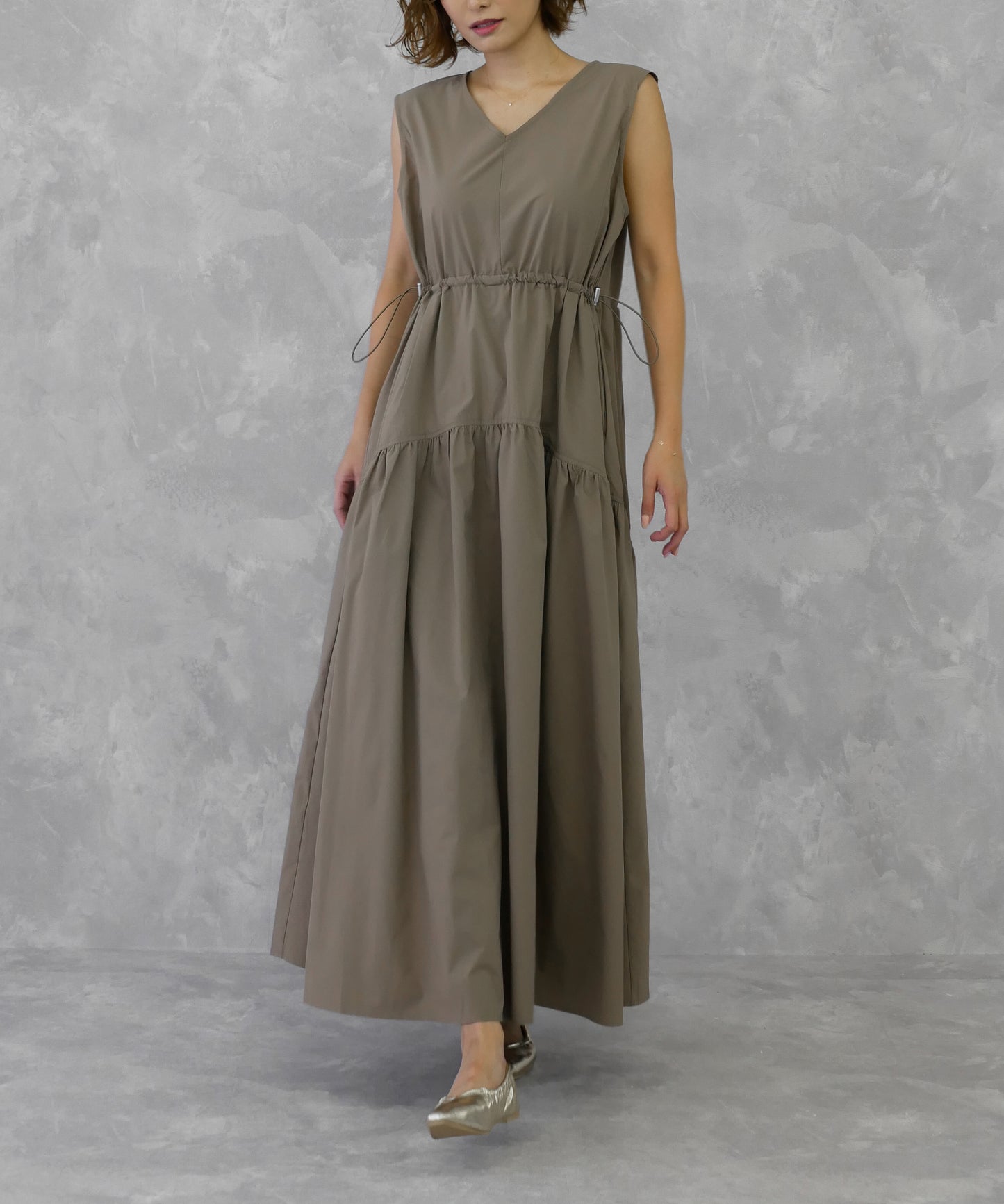 モデルサイズ:160cm B84 W61 H84 / 着用:ダークベージュ F