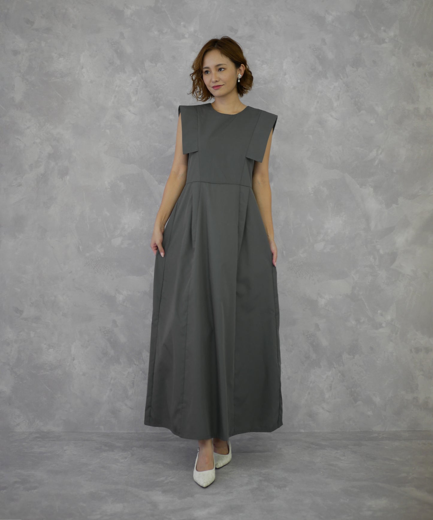 SQUARE SLEEVE ONEPIECE