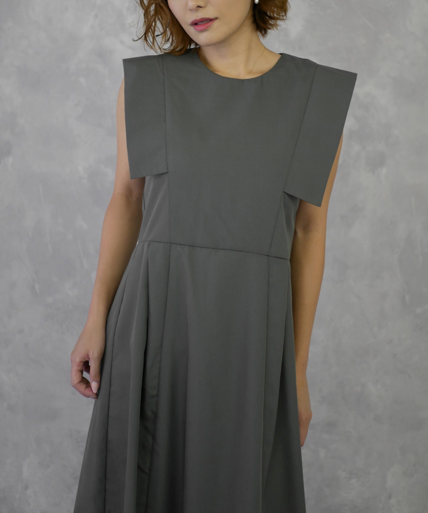 SQUARE SLEEVE ONEPIECE