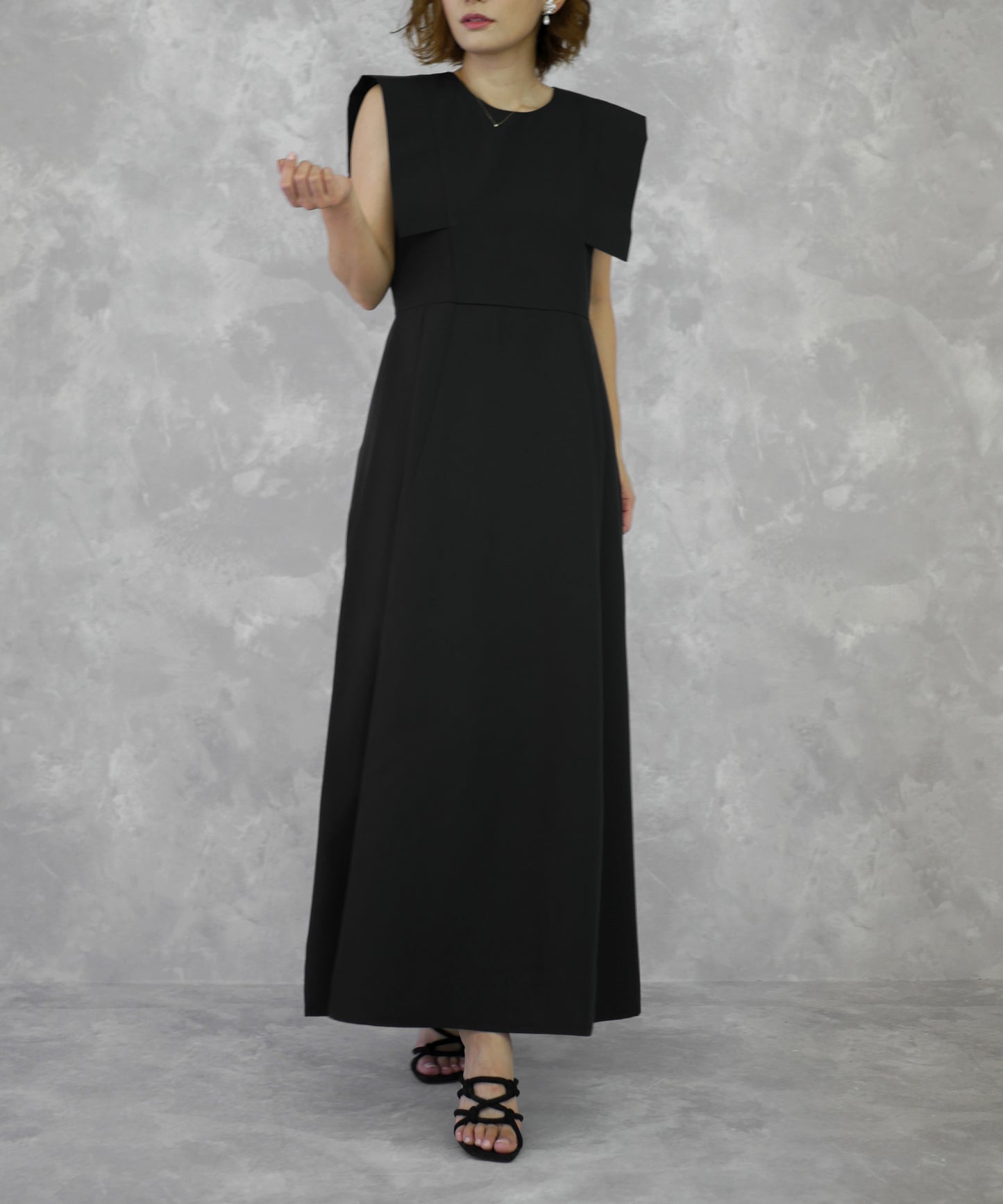 SQUARE SLEEVE ONEPIECE