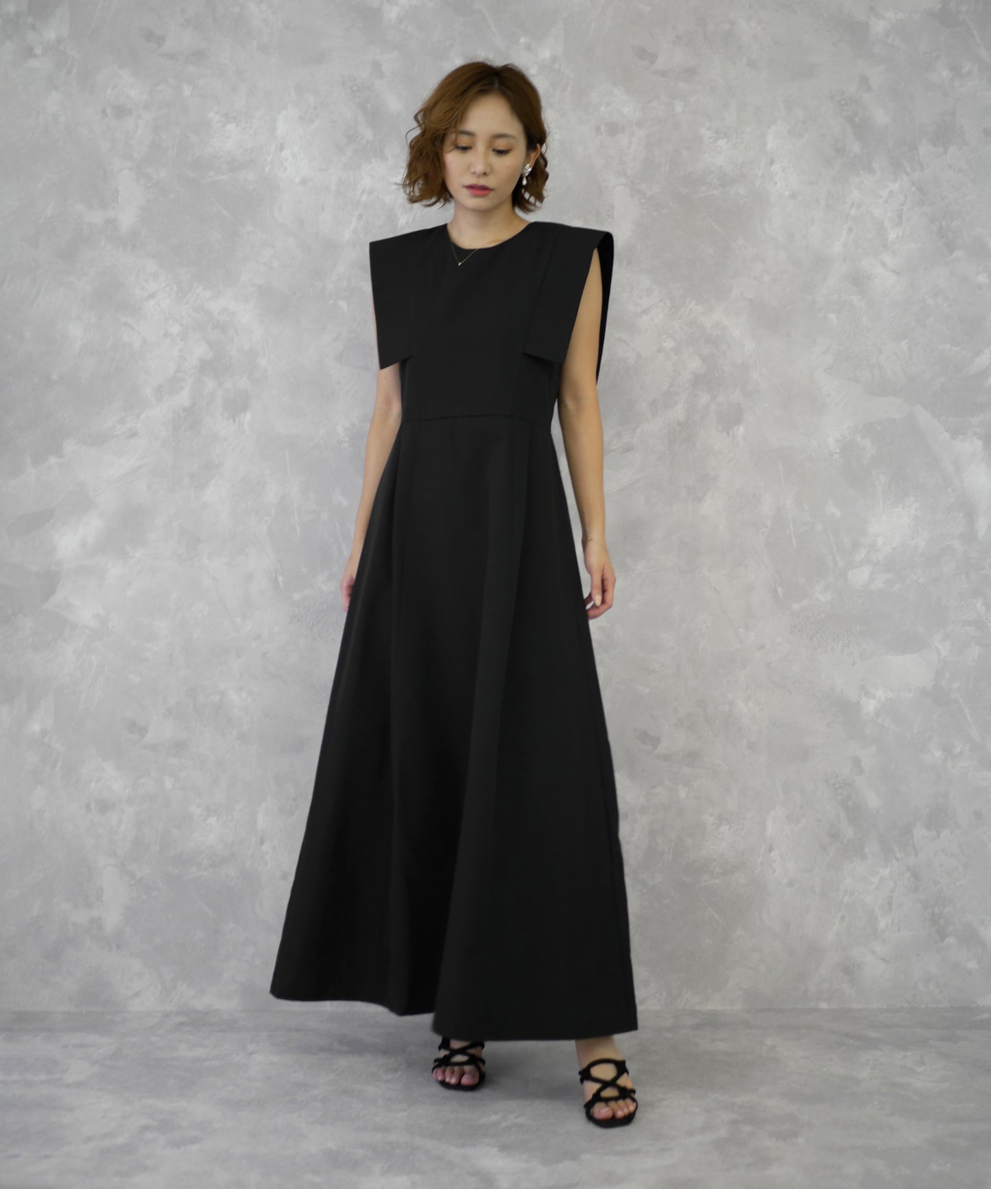 SQUARE SLEEVE ONEPIECE