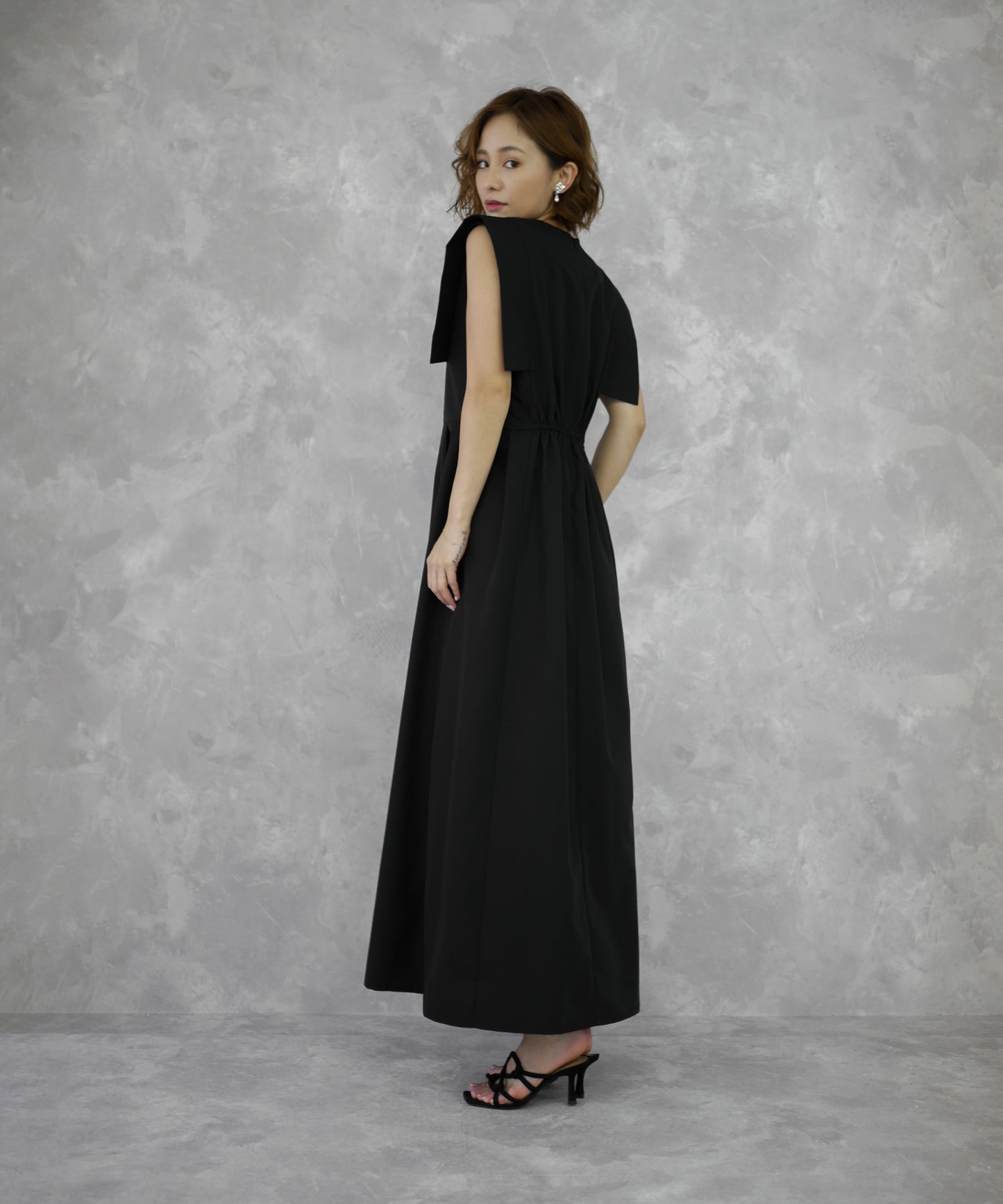 SQUARE SLEEVE ONEPIECE