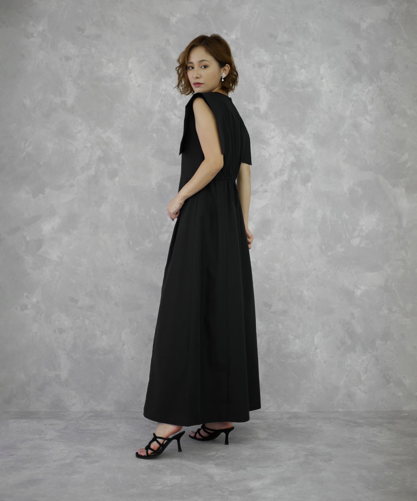 SQUARE SLEEVE ONEPIECE