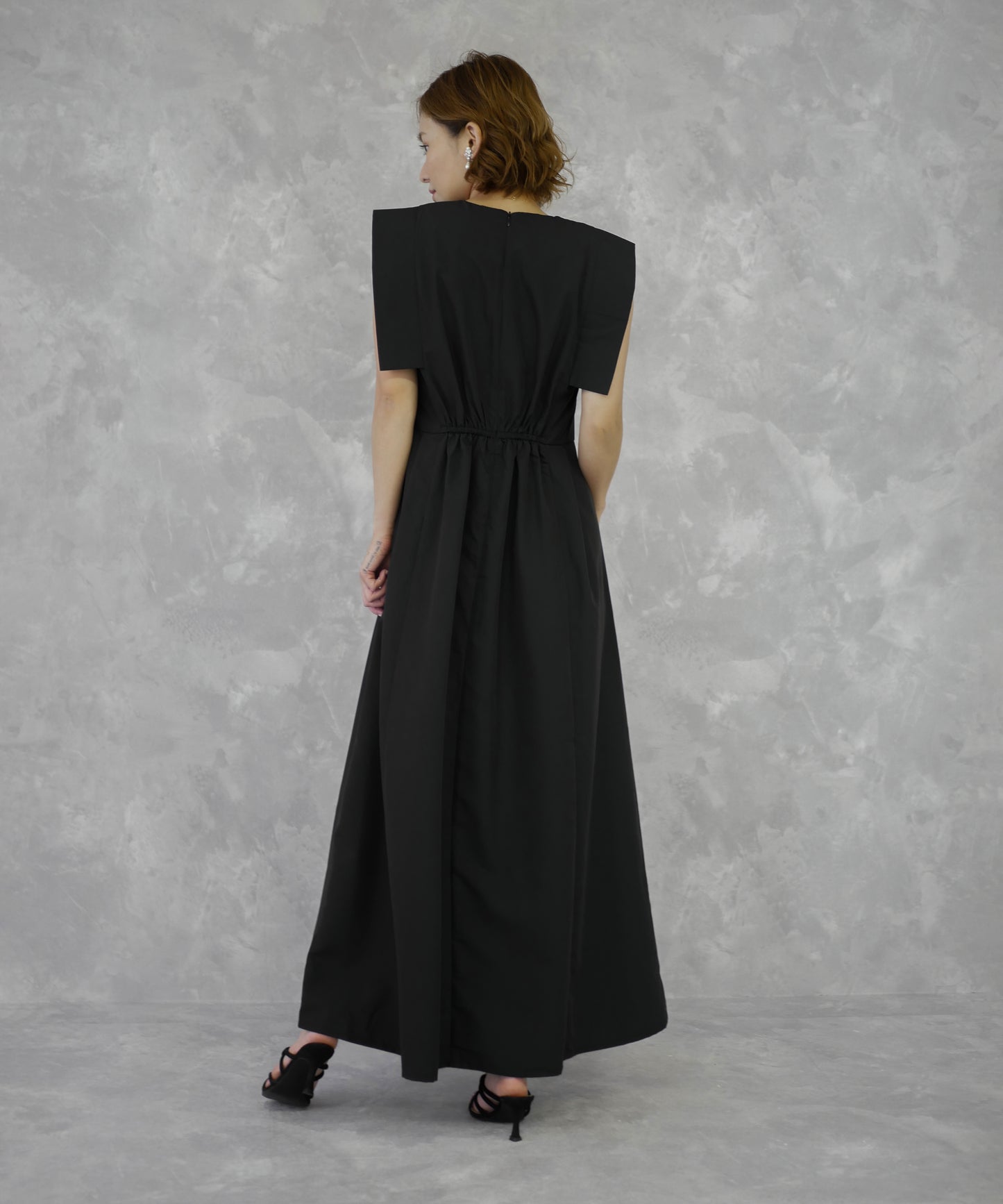 SQUARE SLEEVE ONEPIECE