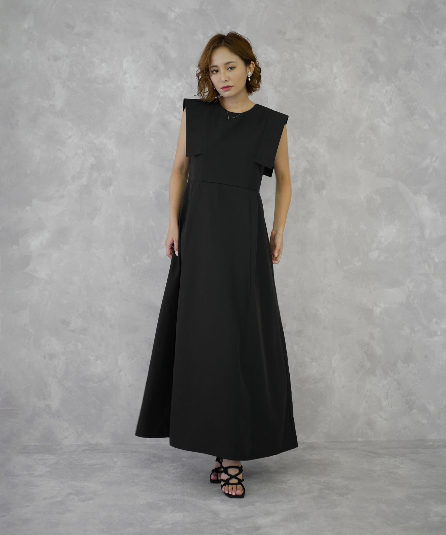 SQUARE SLEEVE ONEPIECE