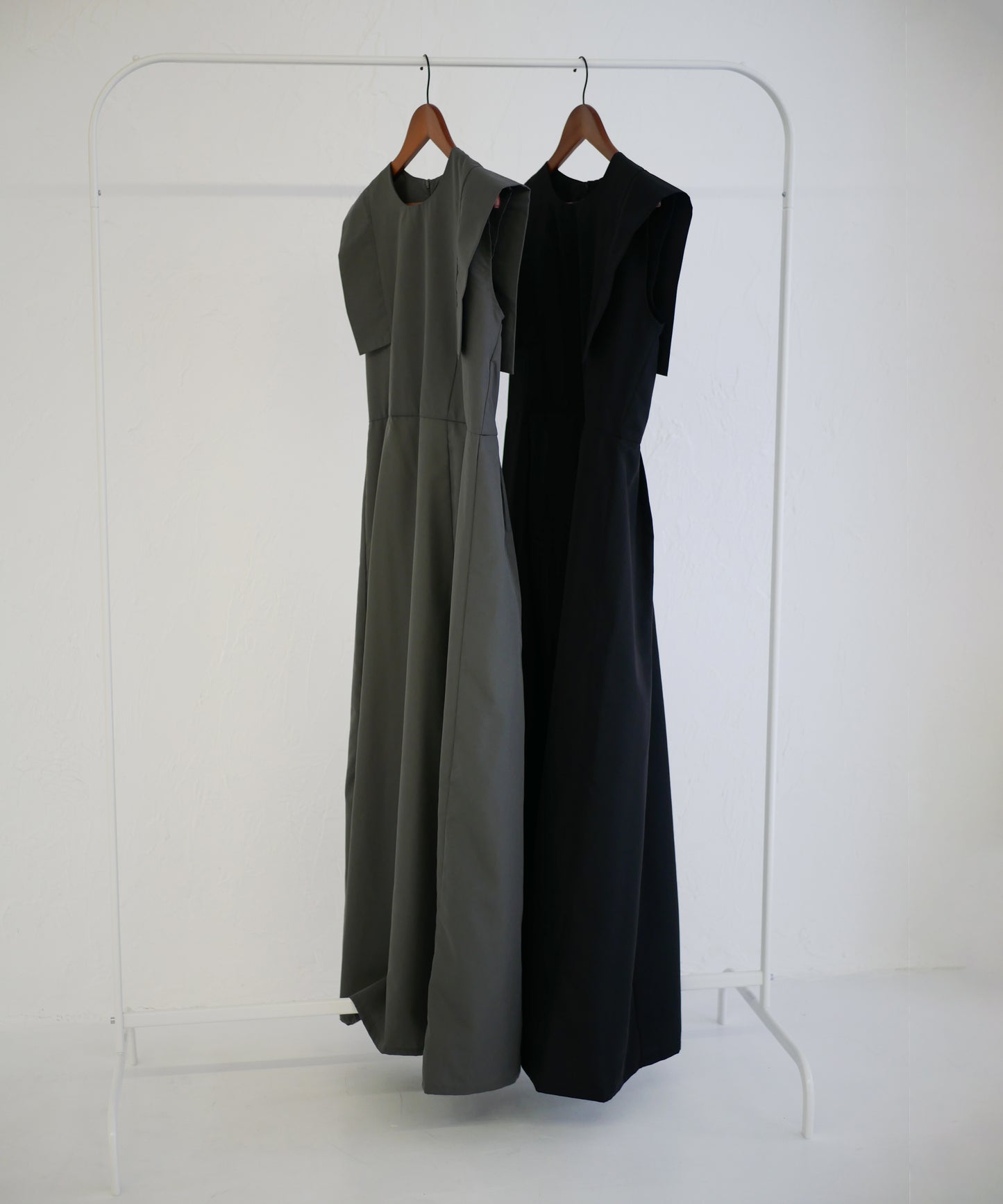 SQUARE SLEEVE ONEPIECE