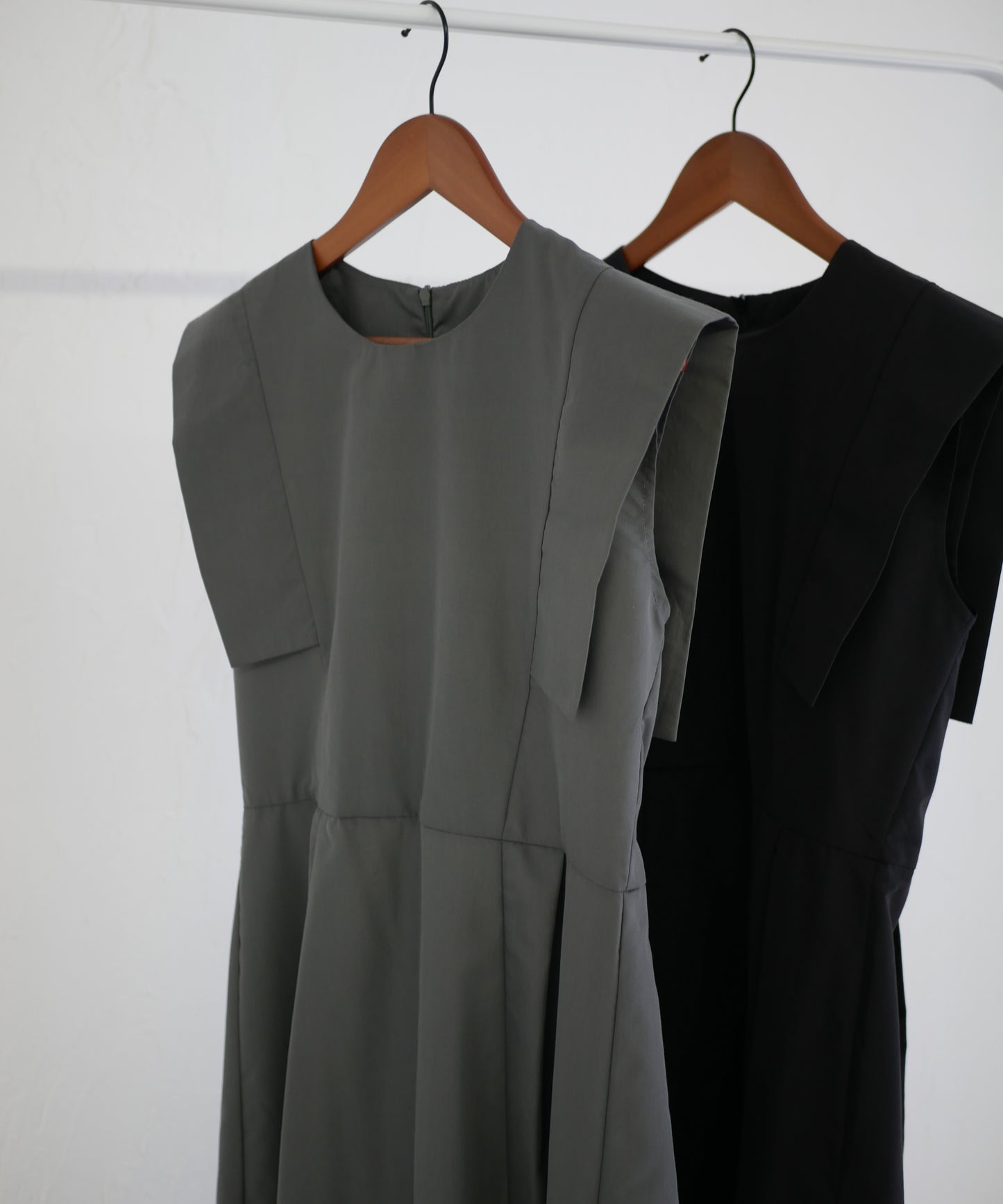 SQUARE SLEEVE ONEPIECE