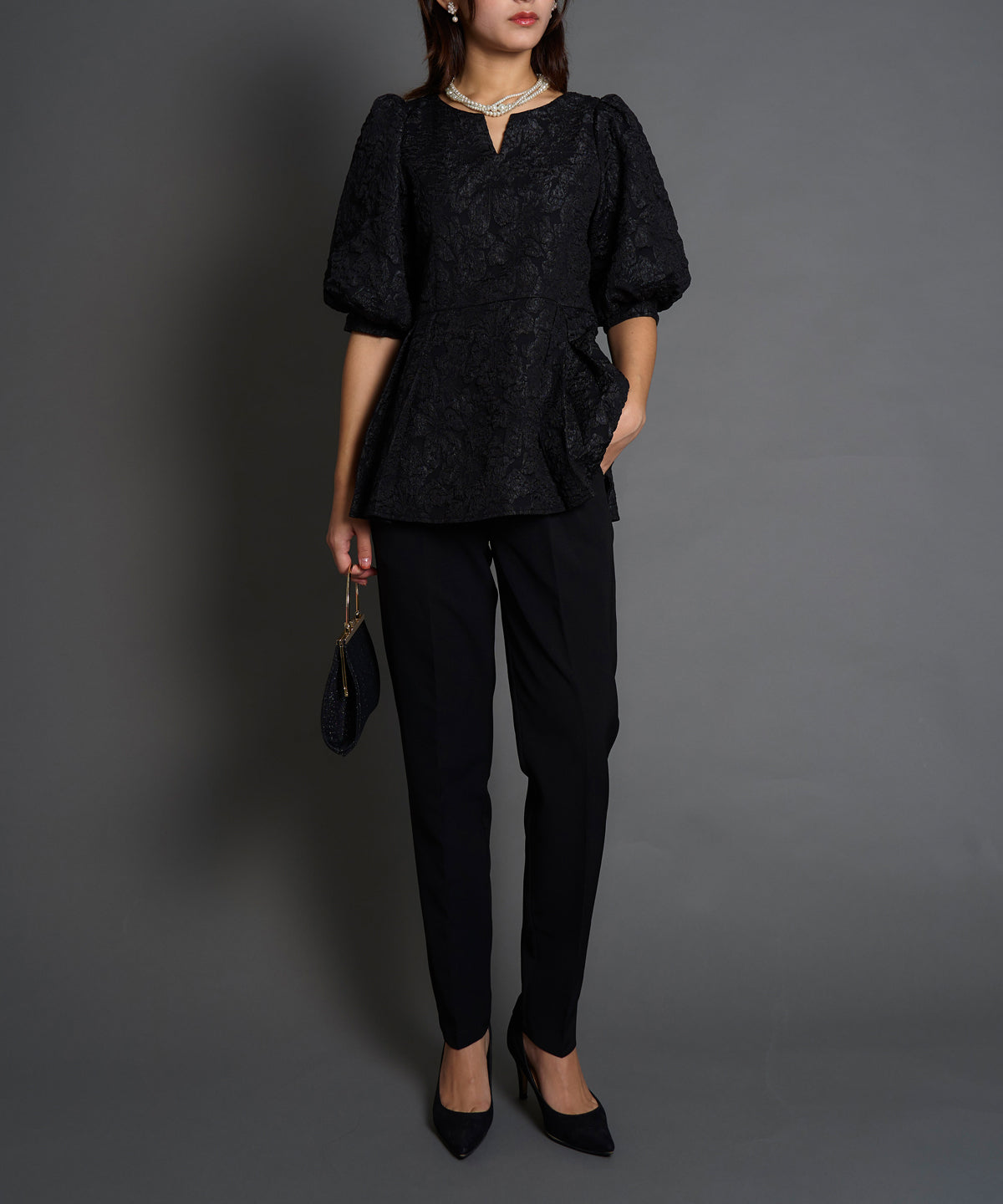 モデルサイズ：162cm B80 W59 H83 / 着用：ブラック M