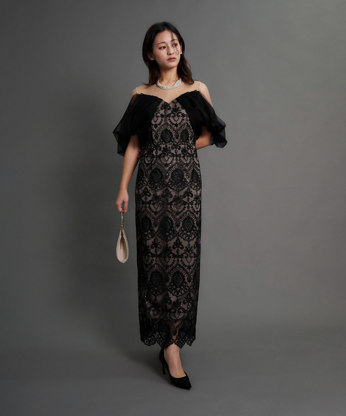 OFFSHOLDER LACE DRESS
