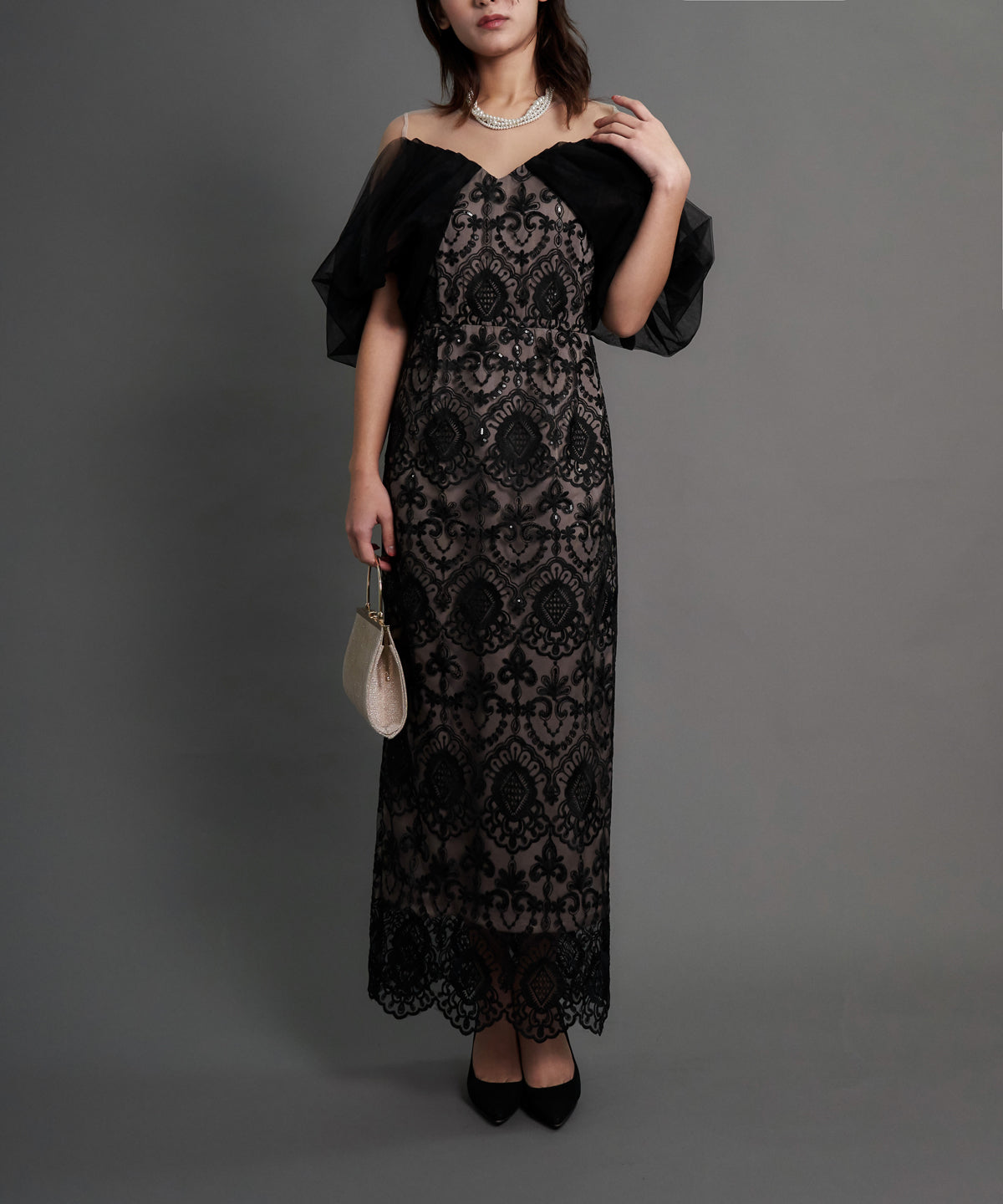 OFFSHOLDER LACE DRESS