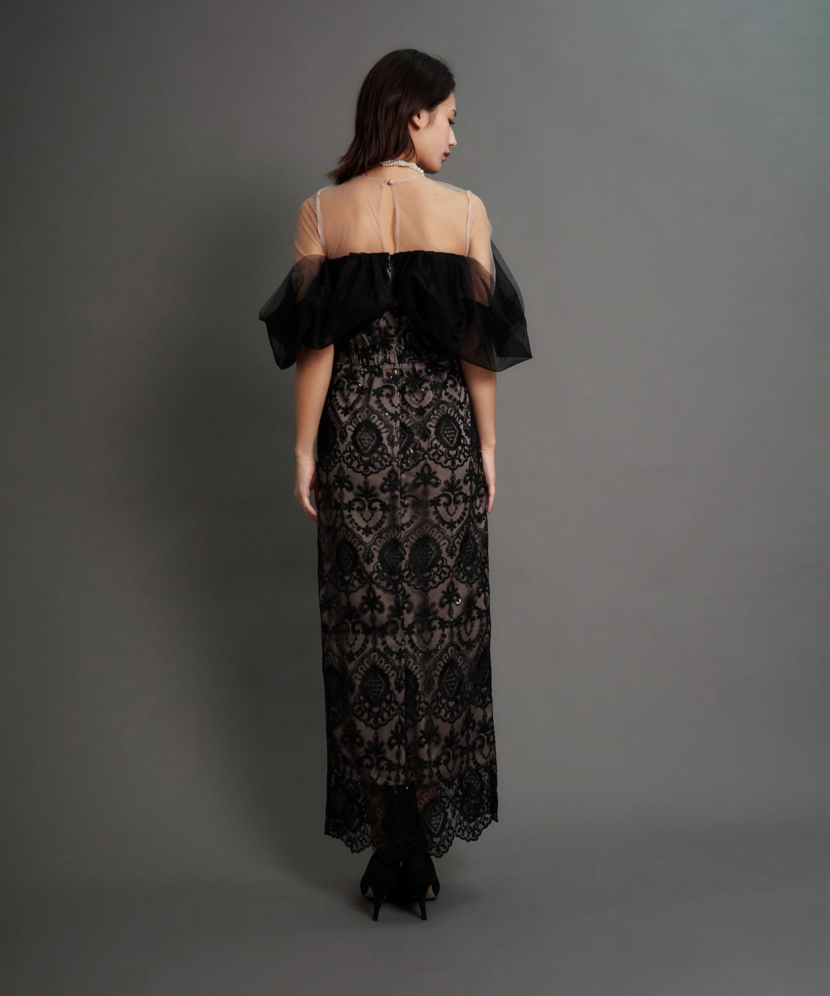 OFFSHOLDER LACE DRESS