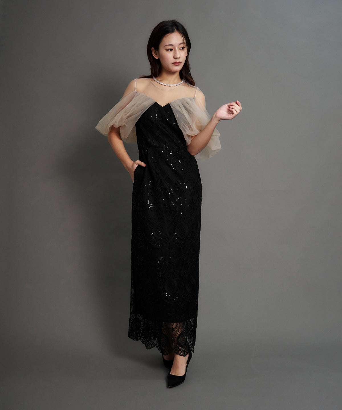 OFFSHOLDER LACE DRESS