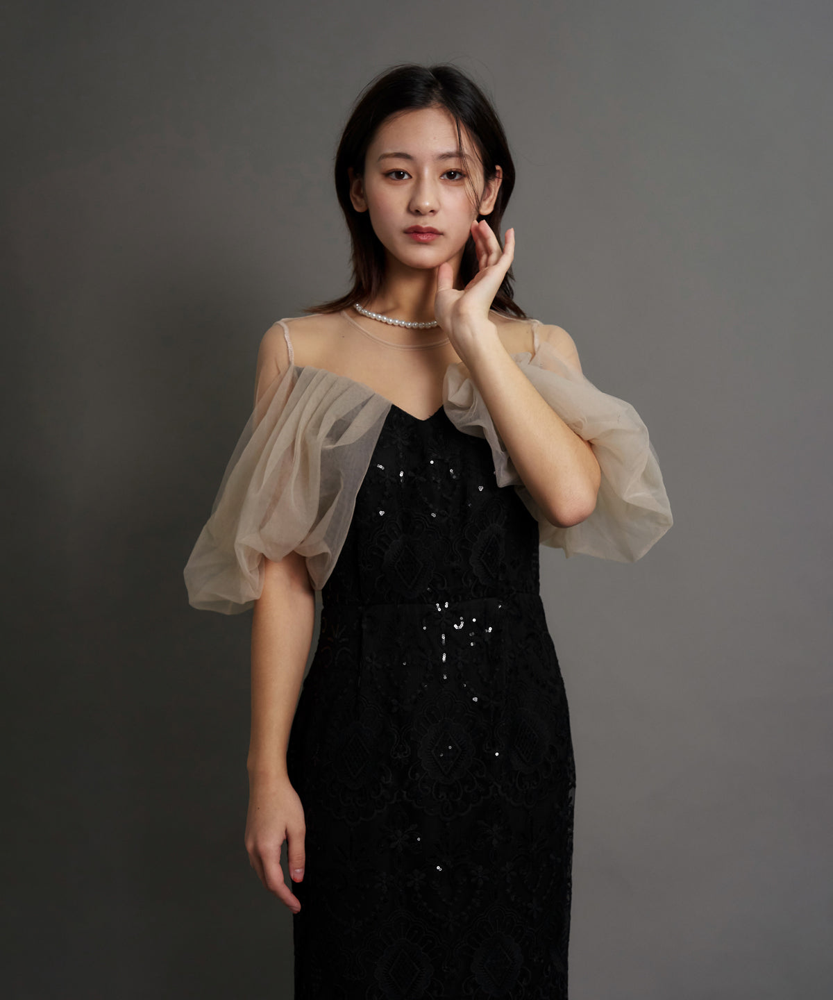 OFFSHOLDER LACE DRESS
