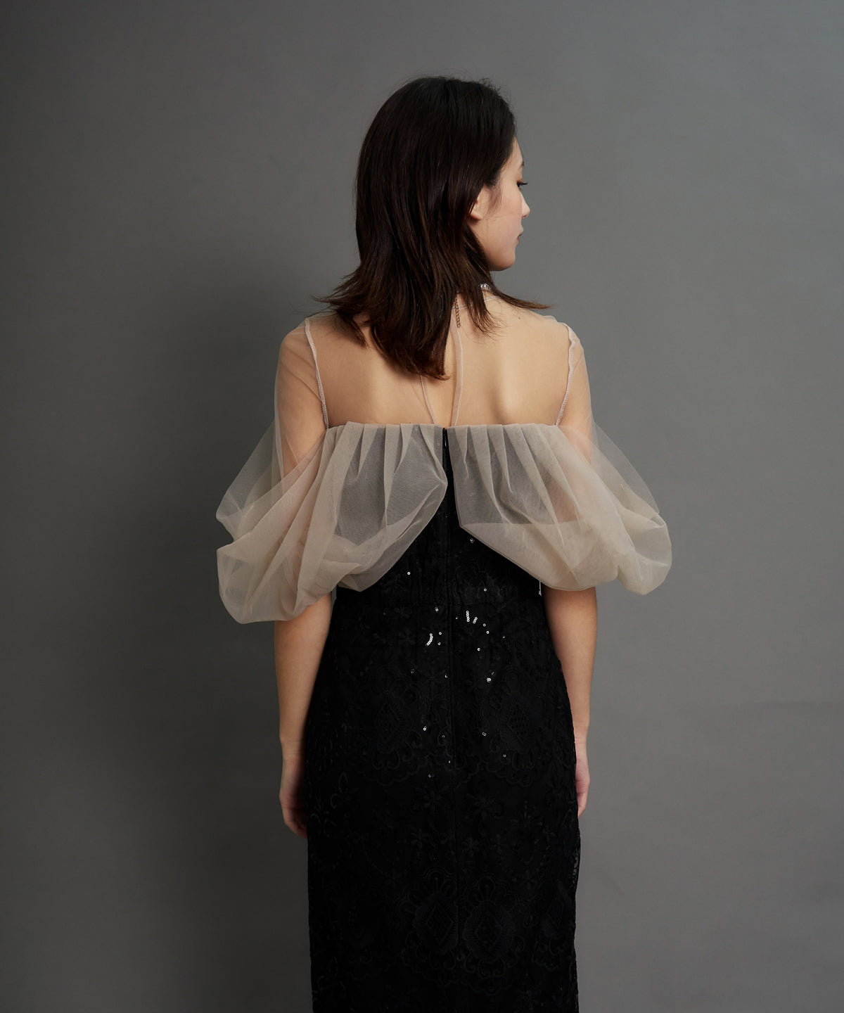 OFFSHOLDER LACE DRESS