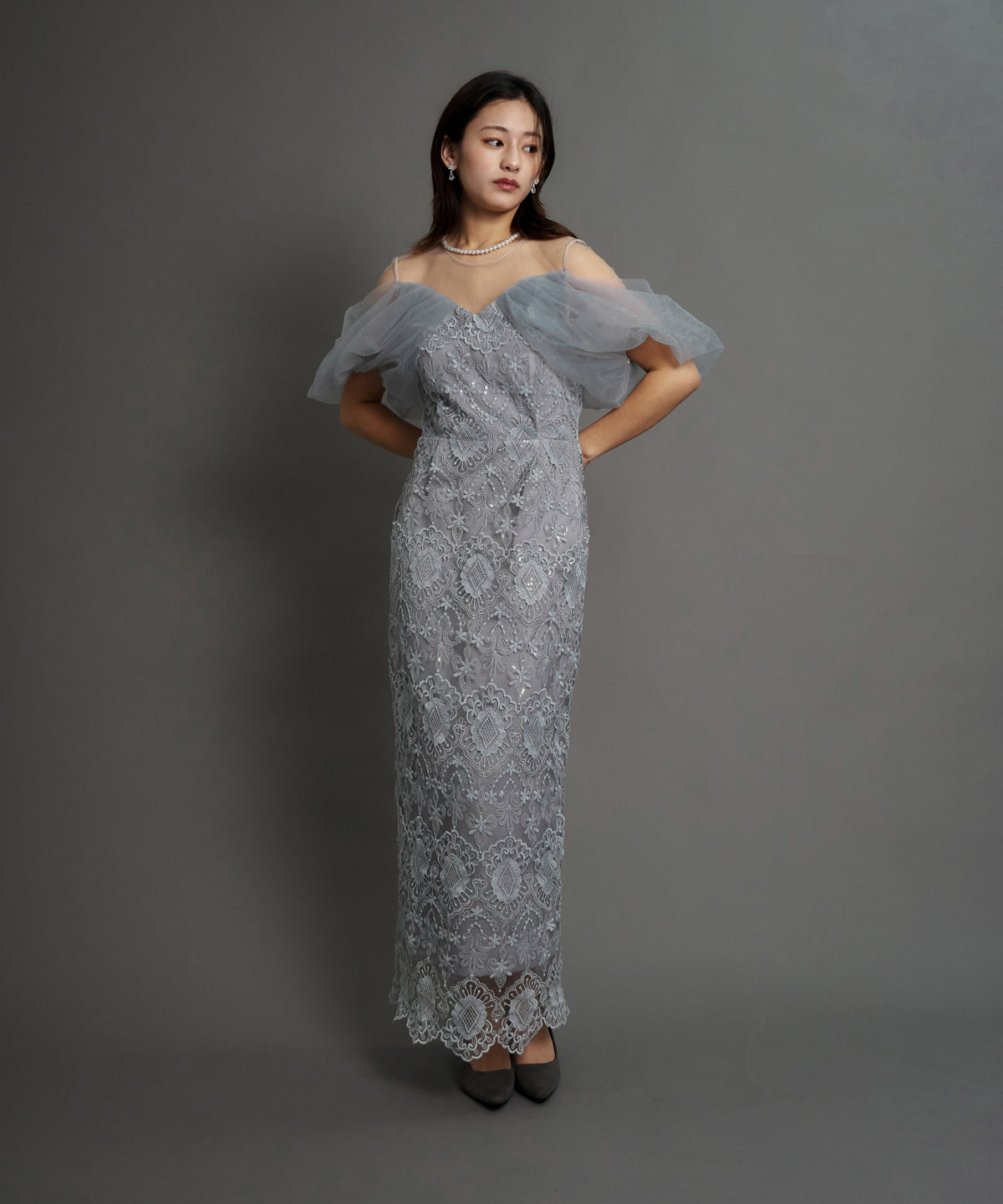 OFFSHOLDER LACE DRESS