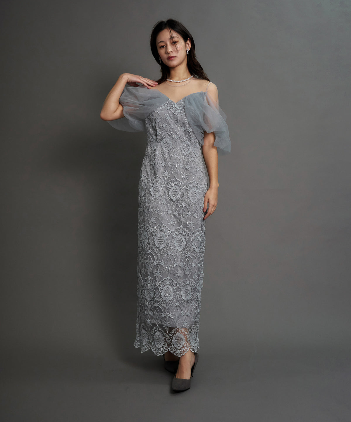 OFFSHOLDER LACE DRESS