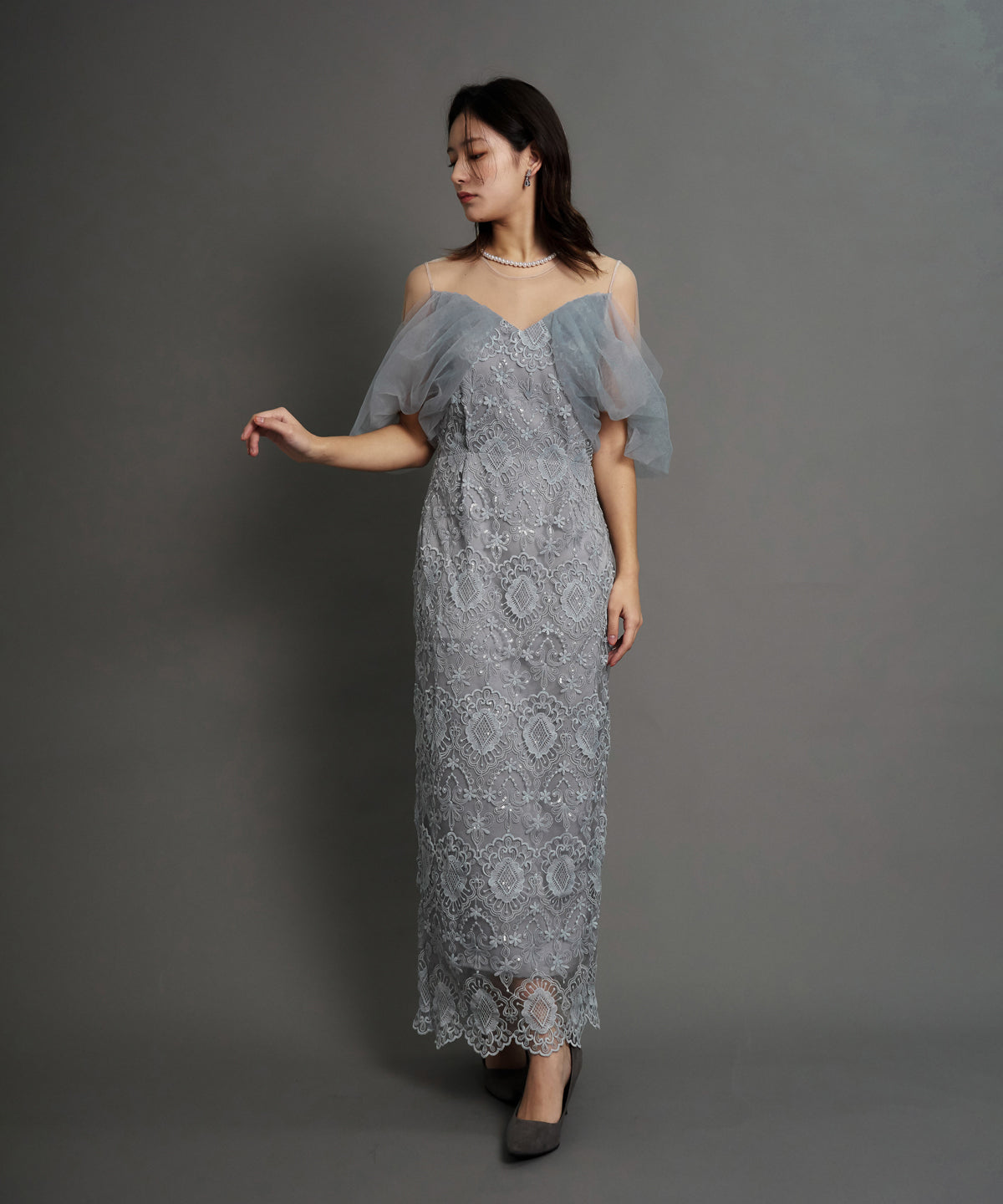 OFFSHOLDER LACE DRESS