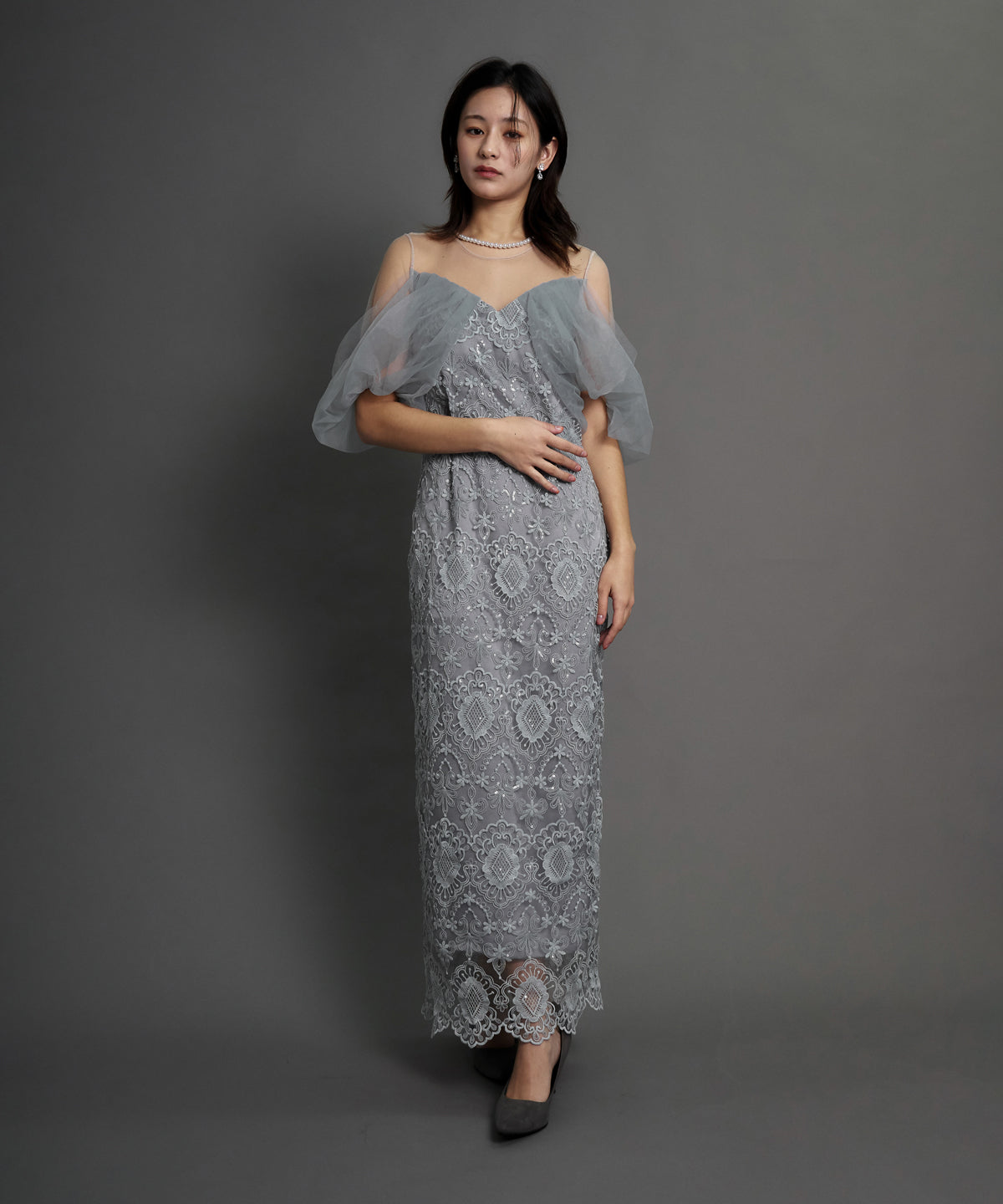 OFFSHOLDER LACE DRESS