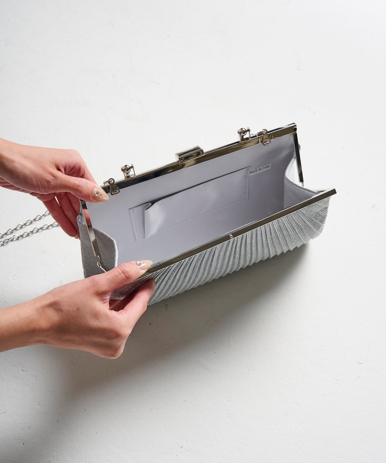 PLEATS LAME HAND BAG – My shawty