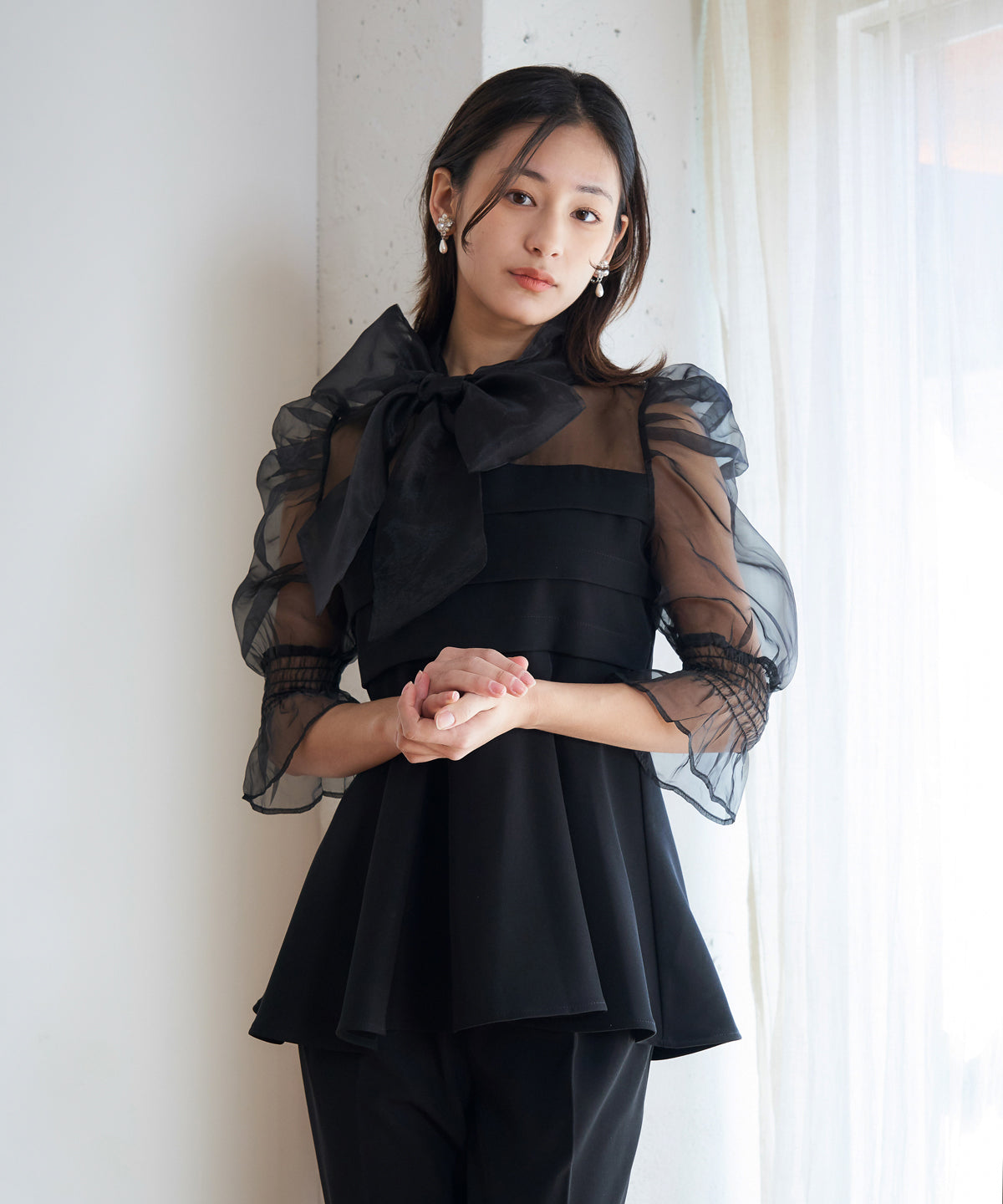 モデルサイズ：162cm B80 W59 H83 / 着用：ブラック M