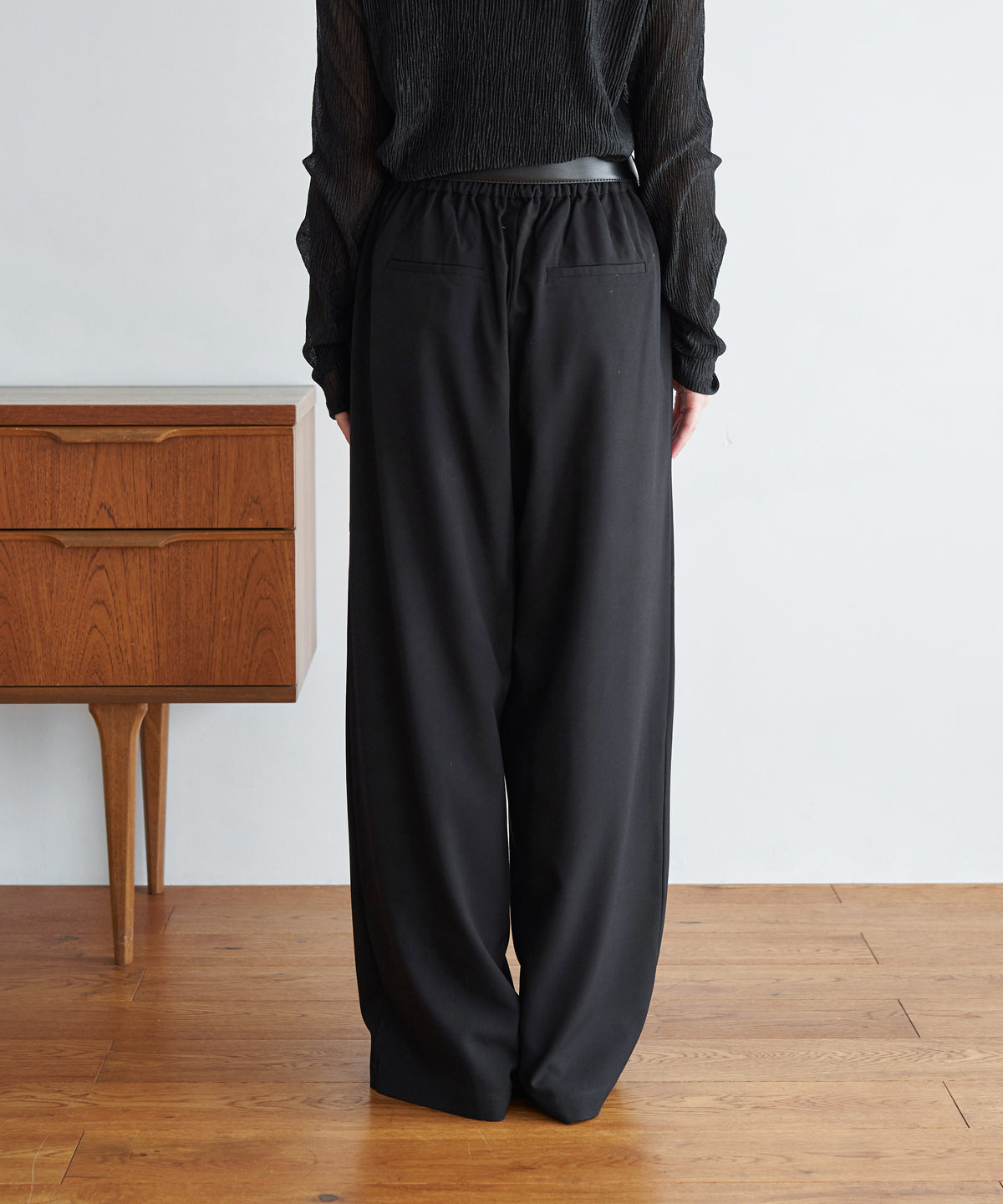 TUCK WIDE STRAIGHT PANTS