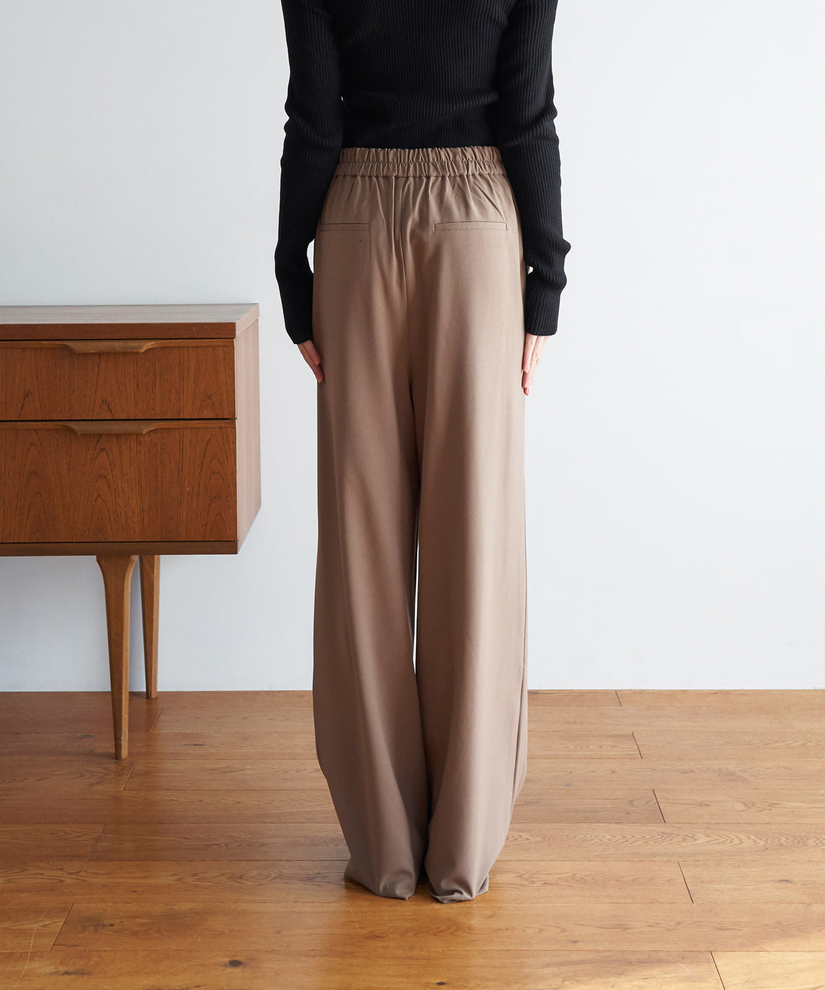 TUCK WIDE STRAIGHT PANTS
