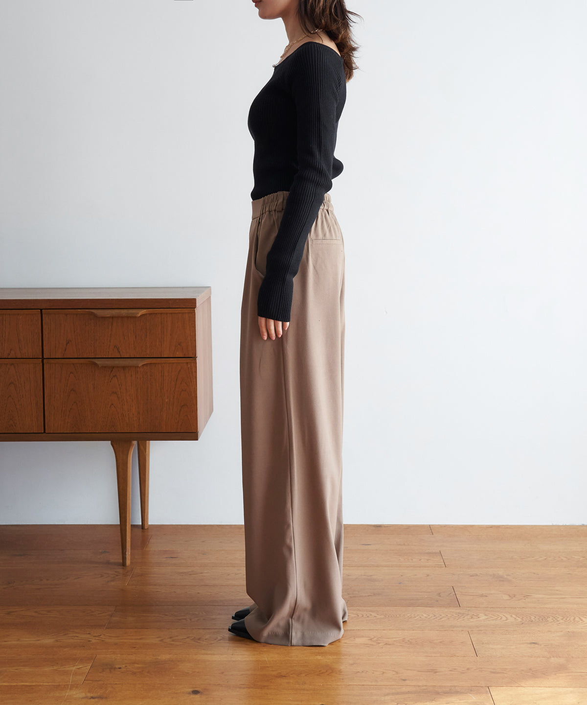 TUCK WIDE STRAIGHT PANTS