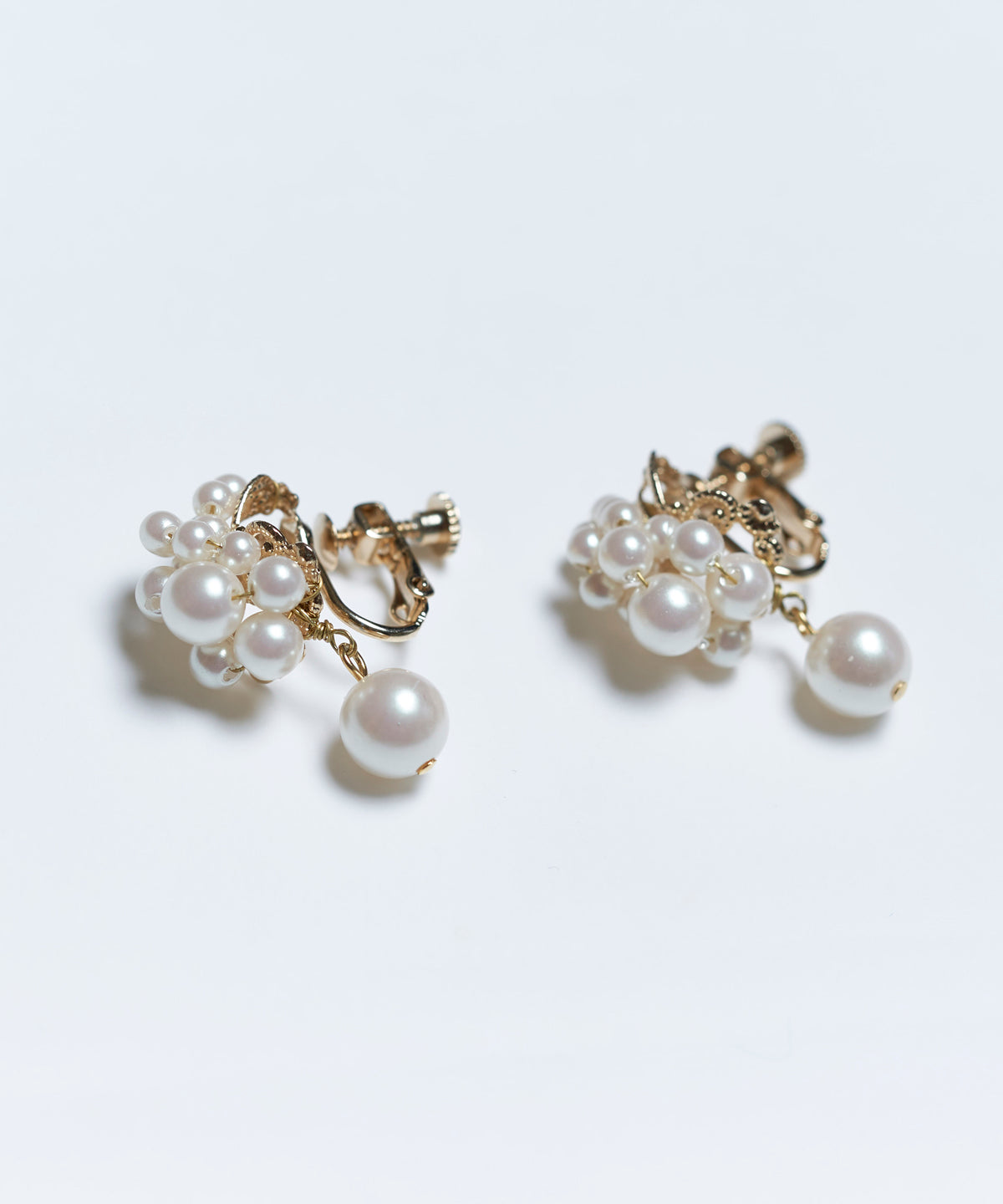 SPECK PEARL EARRING
