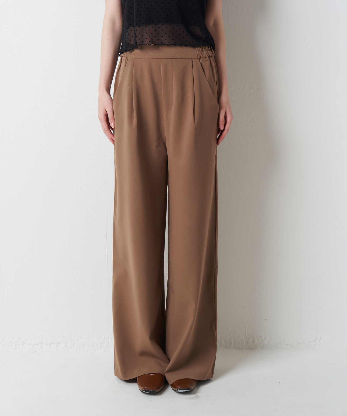 TUCK WIDE STRAIGHT PANTS