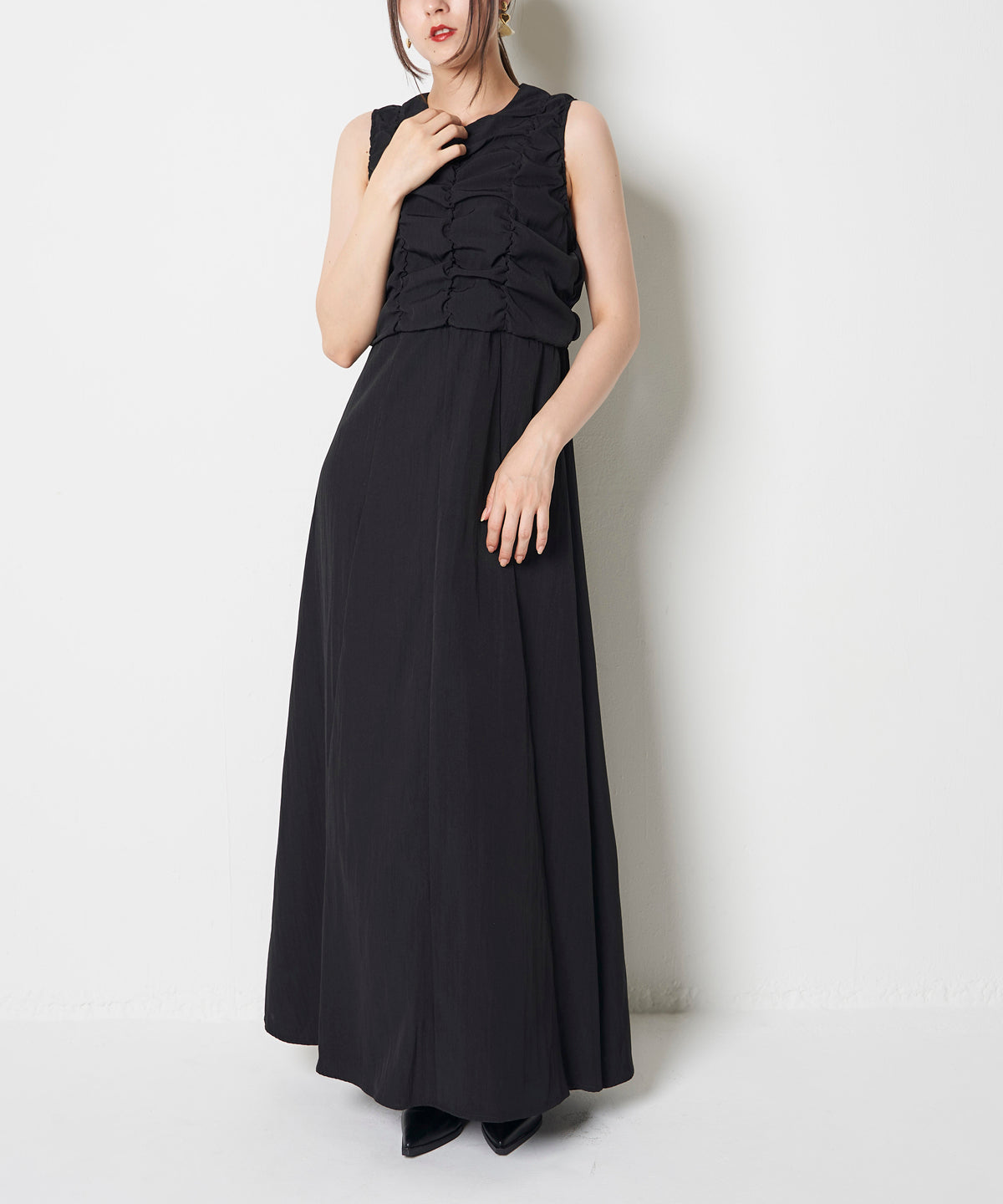モデルサイズ：163cm B81 W62 H90 / 着用：ブラック
