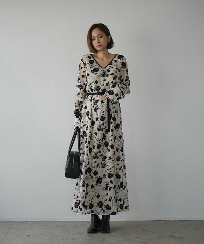 モデルサイズ：160cm B84 W61 H84 / 着用：アイボリー