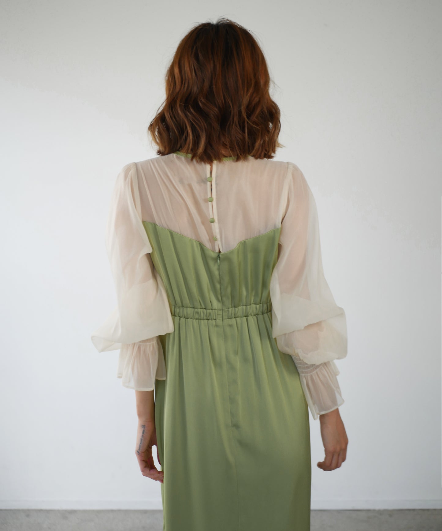 SATIN VOLUME SLEEVE DRESS