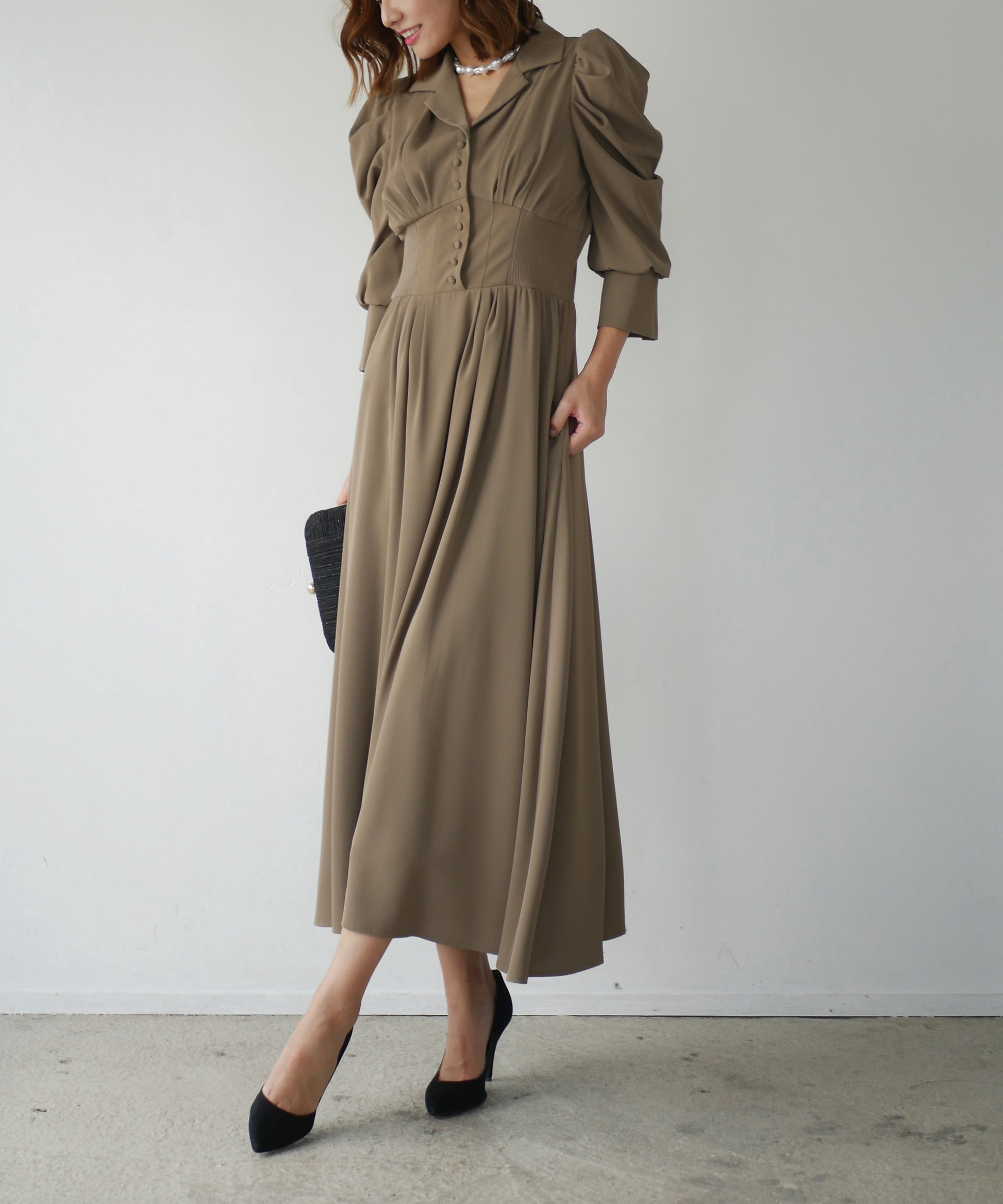 モデルサイズ：160cm B84 W61 H84 / 着用：ダークベージュ