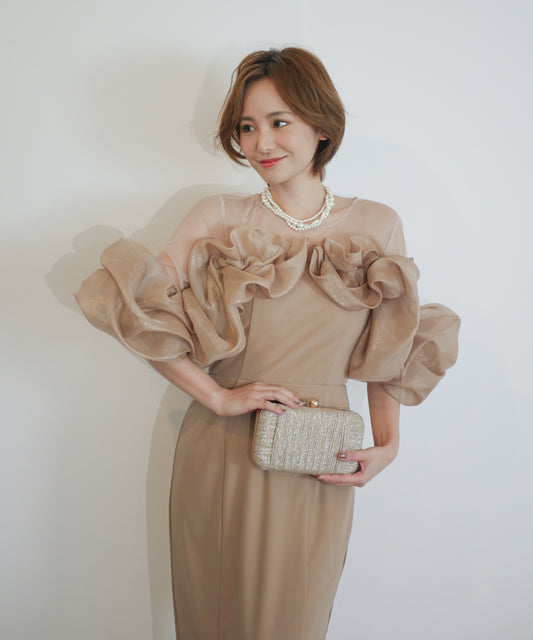 モデルサイズ：160cm B84 W61 H84 / 着用：シャンパンゴールド