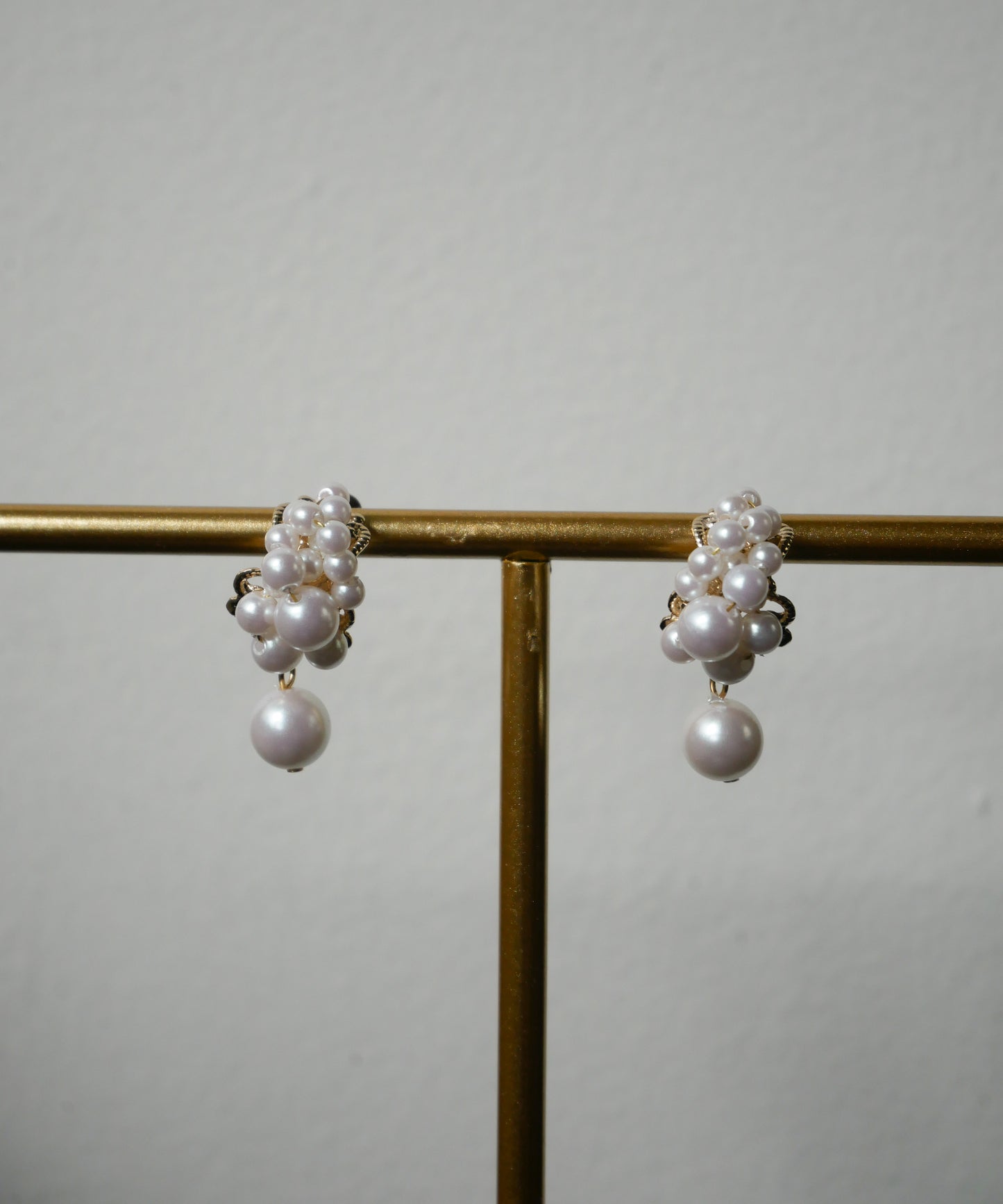 SPECK PEARL EARRING