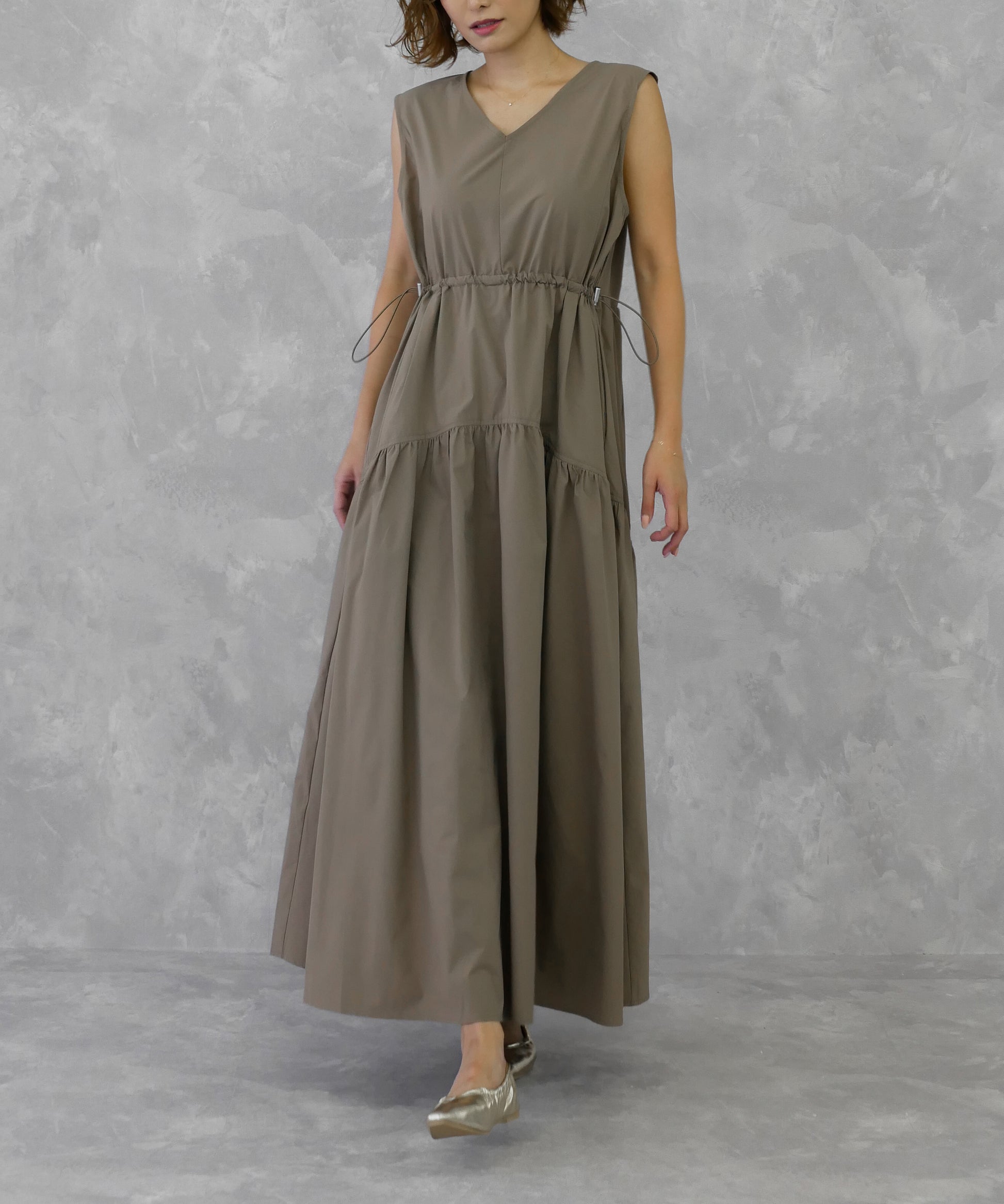 モデルサイズ：160cm B84 W61 H84 / 着用：ダークベージュ F