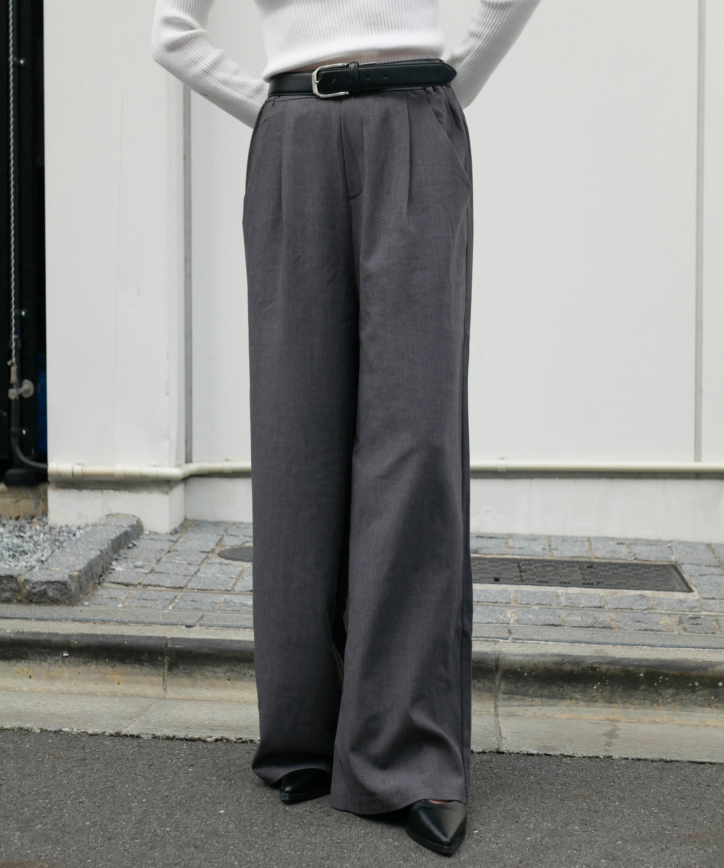 TUCK WIDE STRAIGHT PANTS