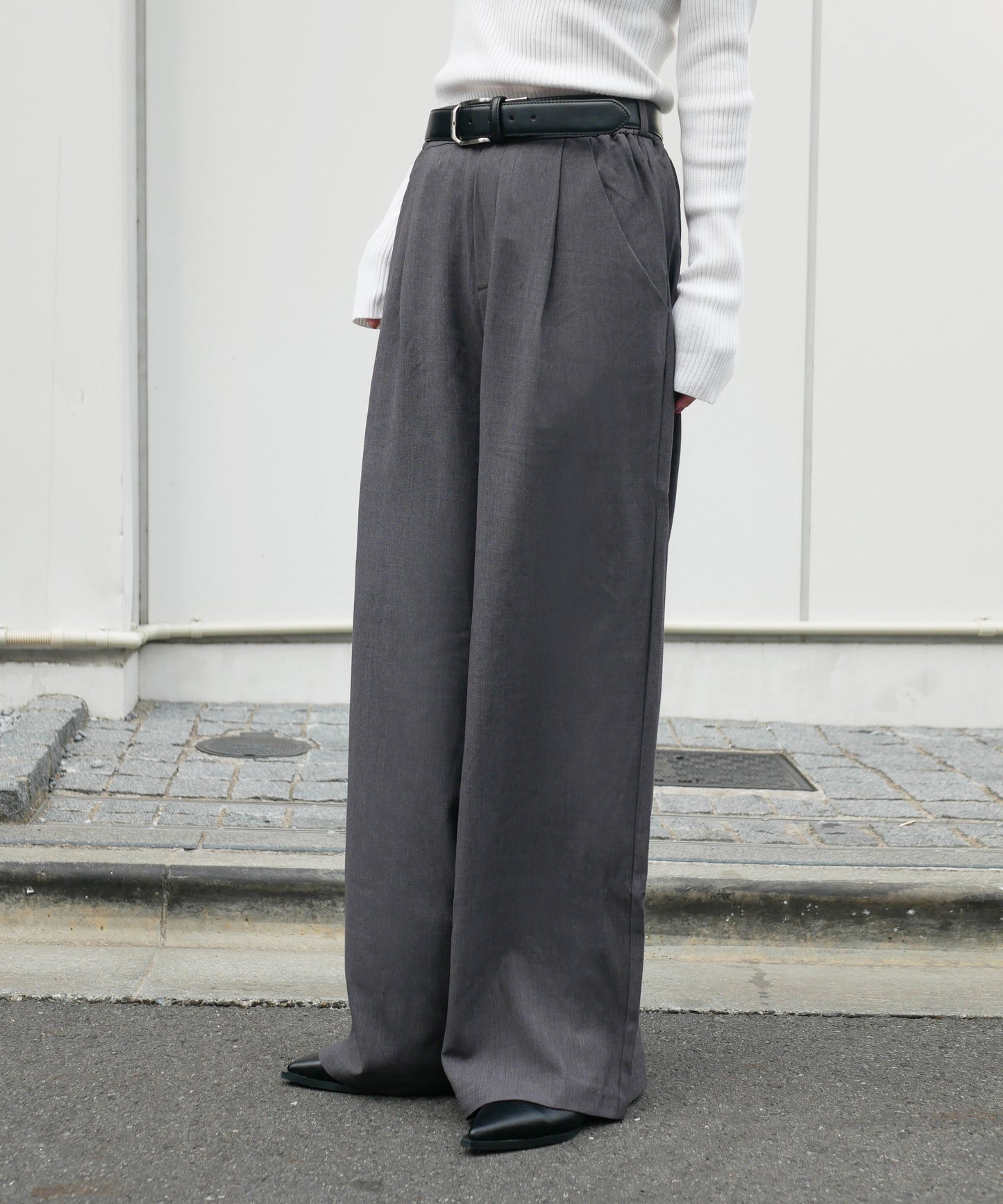 TUCK WIDE STRAIGHT PANTS