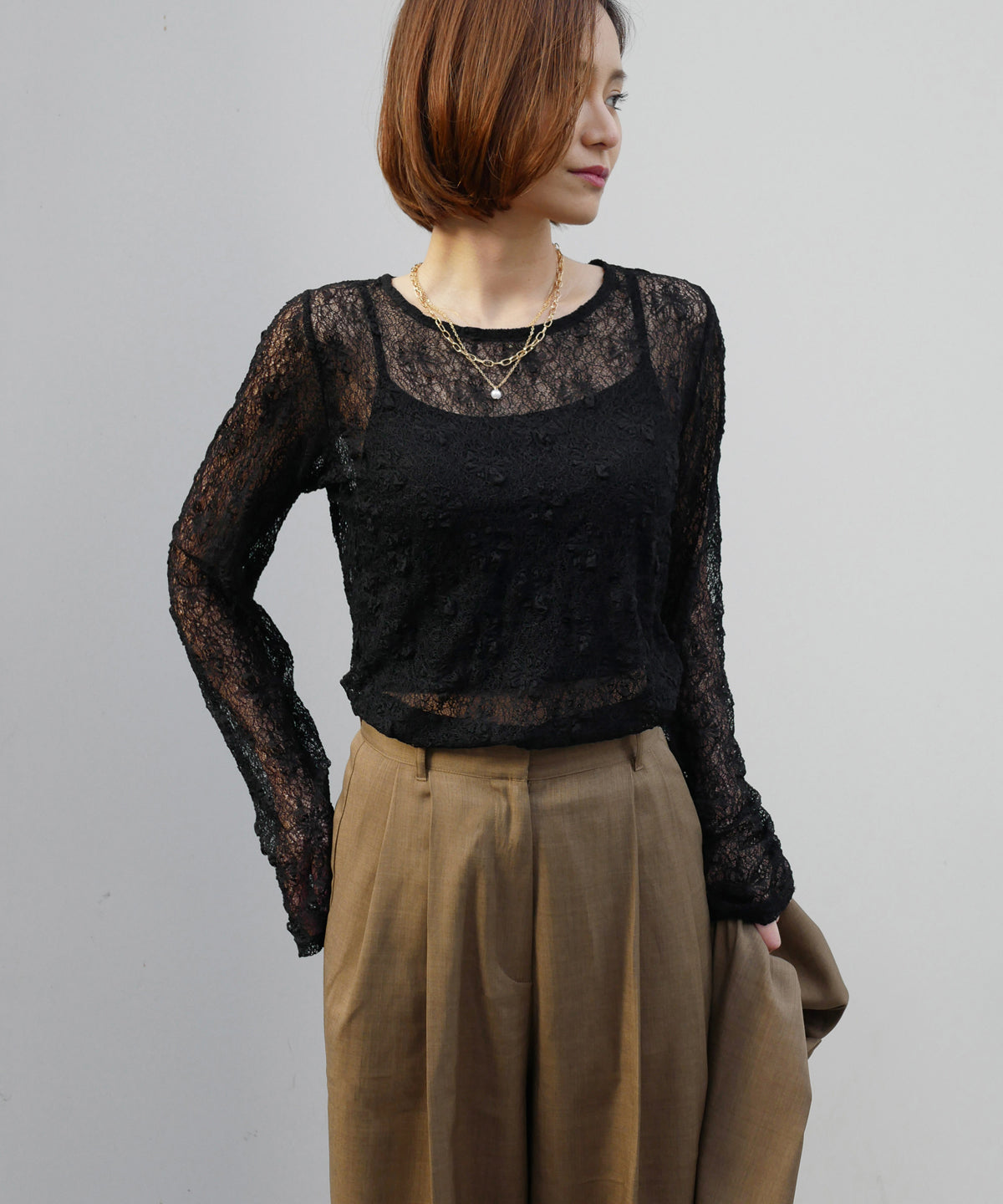 LACE GATHER TOP