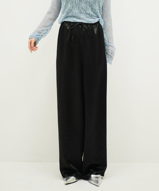 モデルサイズ：160cm B84 W61 H84 / 着用：ブラック